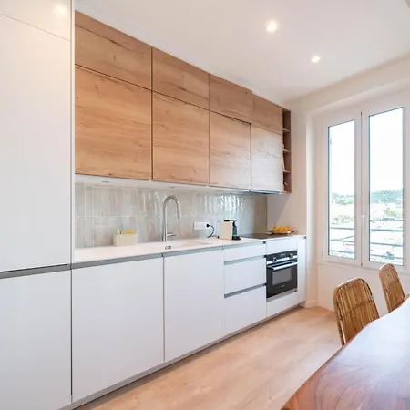 Beautiful 2 Bedroom In The Old Port Of