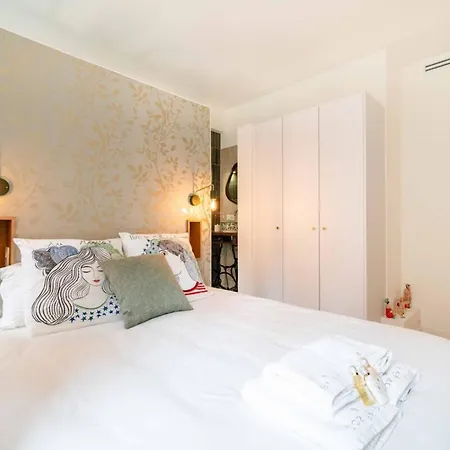 Beautiful 2 Bedroom In The Old Port Of