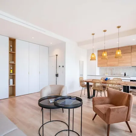 Beautiful 2 Bedroom In The Old Port Of