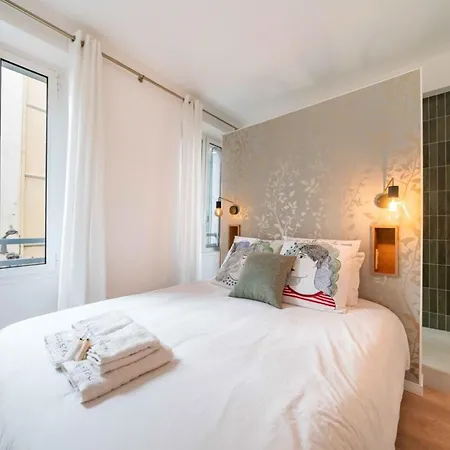 Beautiful 2 Bedroom In The Old Port Of