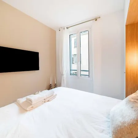 Beautiful 2 Bedroom In The Old Port Of